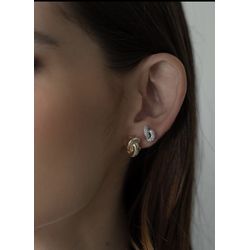 Brinco Mini Nó Liso Ouro - 005459 - ISABELA MATTOS ACESSÓRIOS