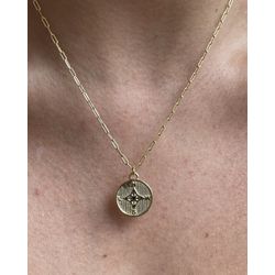 Colar Medalha Rosa dos Ventos Ouro - 473473488 - ISABELA MATTOS ACESSÓRIOS