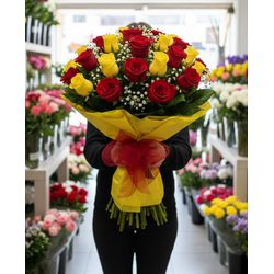 Buque com 20 Rosas Vemelhas e Amarelas - 1013 - Bellas Cestas Online Salvador