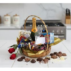 Cesta com Champanhe, Chocolates - 868726 - Bellas Cestas Online Salvador