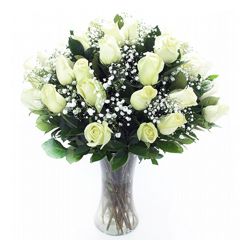 Encanto De Rosas Brancas No Vaso De Vidro - 4011 - Bellas Cestas Online Salvador