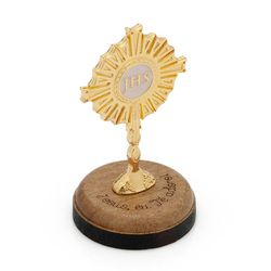 Adorno Enfeite Mini Ostensório Eucarístico com Pedestal Dourado - 33299 - Betânia Loja Catolica 