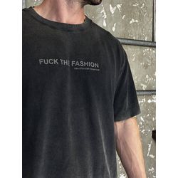 Camiseta Oversized Lavada “FUCK THE FASHION” - 00... - BIOTWO