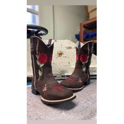 Bota Texana em Couro Rosas Nossa Senhora - BTF50 - Botas Texanas Fabi