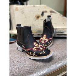 Botina em Couro Tribal Floral Café e Rosa - BF6 - Botas Texanas Fabi