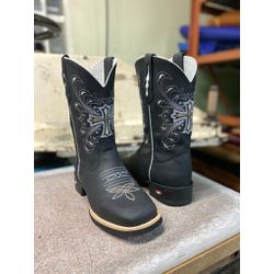 Bota Texana em Couro Tribal Crucifixo Preta e Bran... - Botas Texanas Fabi