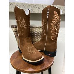 Bota texana em couro Nobuk Cavalo Cruz - BTF5200 - Botas Texanas Fabi