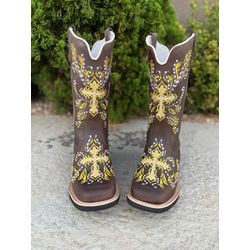 Bota Texana em Couro Tribal Crucifixo Marrom e Ama... - Botas Texanas Fabi