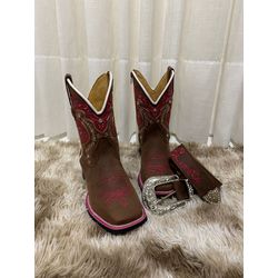 Bota Texana em Couro Tribal com cinto - BTFkit bot... - Botas Texanas Fabi