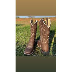 Bota Texana em Couro Marron Sete Copas - BTFM SETE... - Botas Texanas Fabi