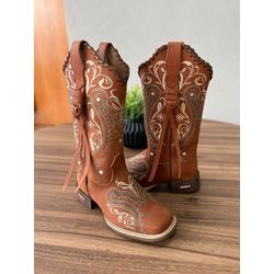 Bota Texana em Couro Marron Claro - BTFlorencia f... - Botas Texanas Fabi