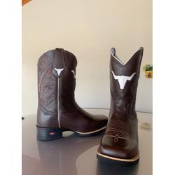 Bota Texana em Couro Café Touro Branco - BTM 35 - Botas Texanas Fabi