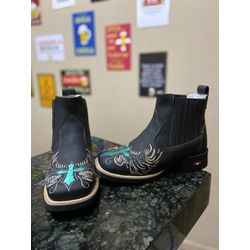 Botina em Couro Preto Cruz - BF20 - Botas Texanas Fabi