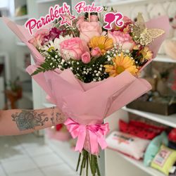 Buquê Barbie - Floricultura FLORA BARIGUI