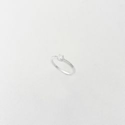 Anel fininho solitário com zircônias menores prata... - BRAGHETTO