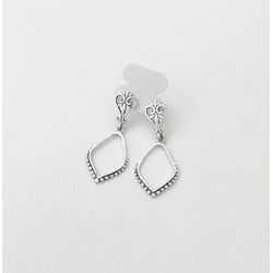 Brinco estilo gota médio vazado detalhes indianos ... - BRAGHETTO