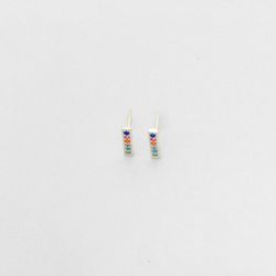 Brinco retinho pequeno microzircônias coloridas pr... - BRAGHETTO