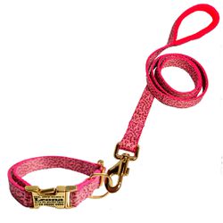 Coleira com guia estampa Onça Rosa fecho de engate... - Brincadeira Animal
