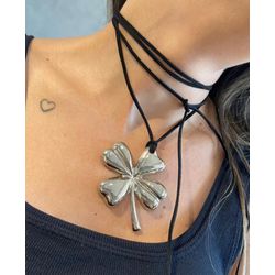 Colar Camurça Trevo G Preto - 3886716013601 - B.S ACESSORIOS E PRESENTES