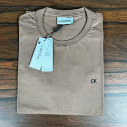 Camiseta CK Caqui - A-5865 - Loyalty Club