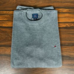 Suéter TH Cinza. - 6850 - DROPA AQUI