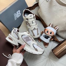 Tênis New Balance 530 Branco e Marrom - 1 - CALMARIASHOP