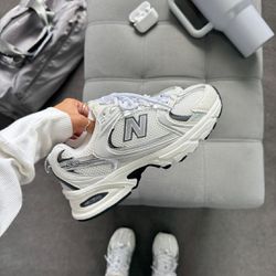 Tênis New Balance 530 Branco e Cinza - 1 - CALMARIASHOP