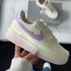 Tenis Air Force Branco e Roxo Caramelizado - 1 - CALMARIASHOP