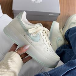 Tenis Air Force Branco com Verde Caramelizado - 1 - CALMARIASHOP