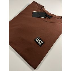 Camiseta Luxo Arm Estampada - Marrom - 1050030105 - Atacado da Camiseteria Poa