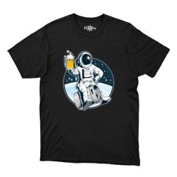 Camiseta Preta - Estampa Astronauta Tomando Cervej... - CAPITÃO PIRATA