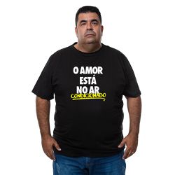 Camiseta Plus Size - Frase O Amor Está No Ar. - CA... - CAPITÃO PIRATA