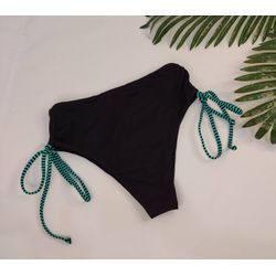 Calcinha Hot Pant Preto - Tiras listrado verde - CARIOKAS MODA PRAIA