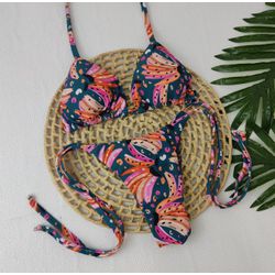 Lacinho Summer Bananinha Azul Petróleo - CARIOKAS MODA PRAIA