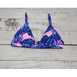 Top Triângulo Fixo Florido Azul. - CARIOKAS MODA PRAIA