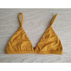 Top Triângulo Fixo Mostarda - CARIOKAS MODA PRAIA