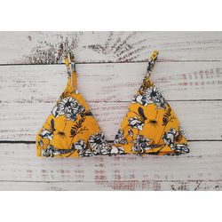 Top Triângulo Fixo Floral Mostarda - CARIOKAS MODA PRAIA