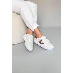 Tênis Detalhe V Mega Confortável_3464- Creme/Caram... - Karina Bertozi Calçados Femininos