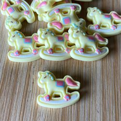 Aplique Resina Cavalo de Balanço Amarelo 22mm - 10... - CHAMMA FESTA