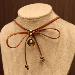Choker Feminina Chapéu Cor Caramelo - CODIGO36 - CLUB 21 COUNTRY