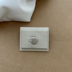 ANEL FILEIRA FOLHAS COM ZIRCÔNIA ROSA - 27483B - C Martiniano Joias