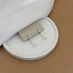 ARGOLINHA PEQUENA COM PONTO DE LUZ E OLHO GREGO CR... - Paraíso da Prata