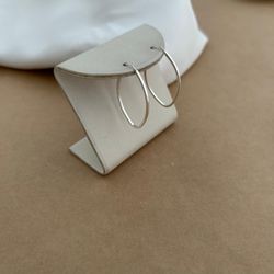 ARGOLA OVAL FIO QUADRADO DE TRAVA - 27435 - Paraíso da Prata