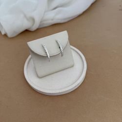 EAR HOOK FILEIRA DE ZIRC REDONDO CRISTAL 2MM CURVA... - C Martiniano Joias