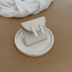 BRINCO ZIG ZAG ALONGADO LISO E CRAVEJADO DE TARRAX... - C Martiniano Joias