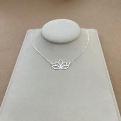 COLAR FLOR DE LOTUS VAZADA CARTIER - 27553 - C Martiniano Joias