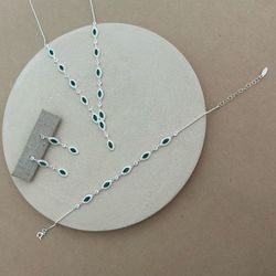 BRINCO COLAR PULSEIRA COM ZIRCÔNIA NAVETE ESMERALD... - C Martiniano Joias