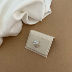 ANEL CORAÇÃO VAZADO COM MINI ZIRCÔNIA AZUL CLARO L... - C Martiniano Joias