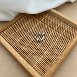 PIERCING CONCH 2 FILEIRAS UNIDAS COM ZIRCÔNIA COLO... - Paraíso da Prata