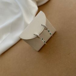 Argolinha De Click Cravejada Zirconias Cristal e E... - C Martiniano Joias